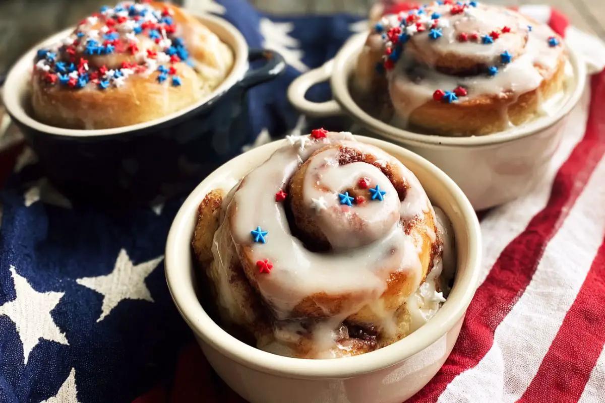Patriotic Berry Sweet Rolls 3 Patriotic Berry Sweet Rolls