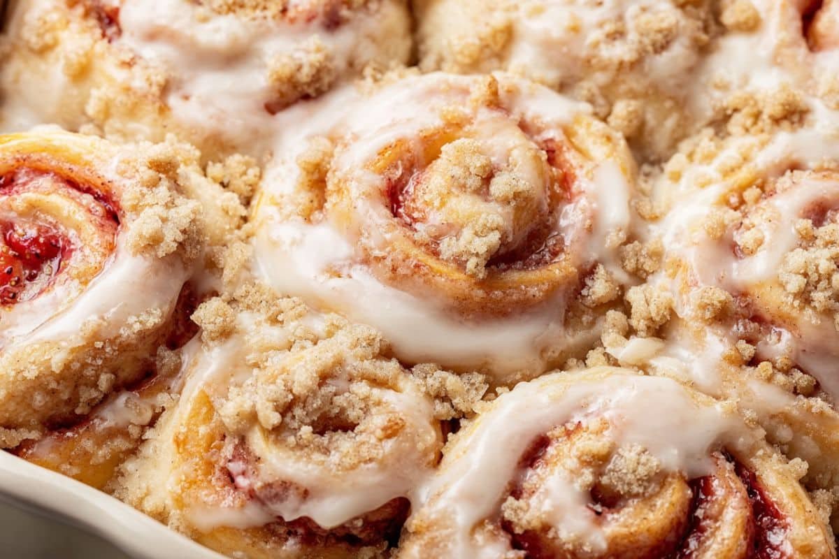 Peach Cobbler Cinnamon Rolls with Crumb Topping