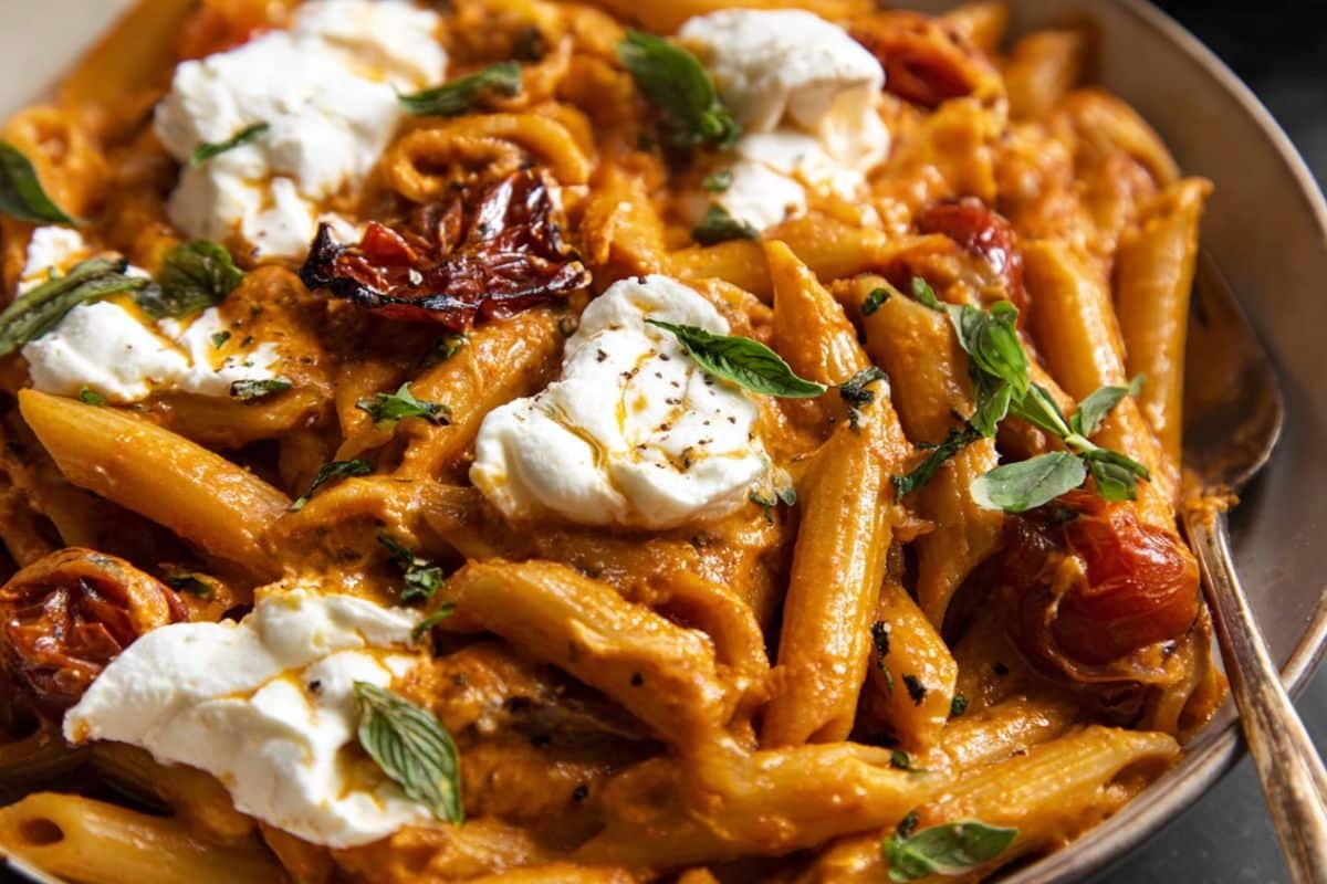 Creamy Sun‑Dried Tomato Pasta with Melted Burrata
